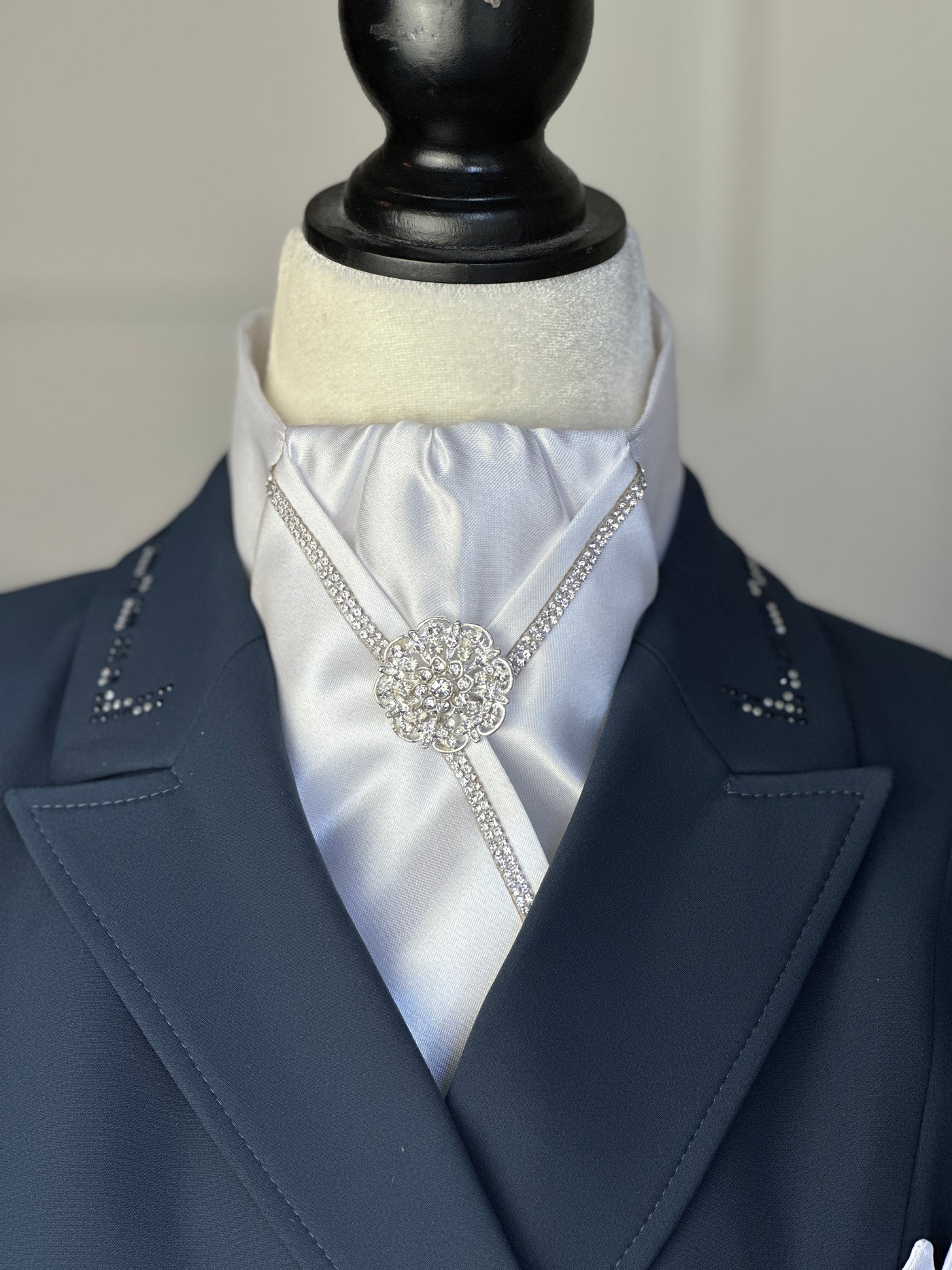 Stock tie Victoria crystal