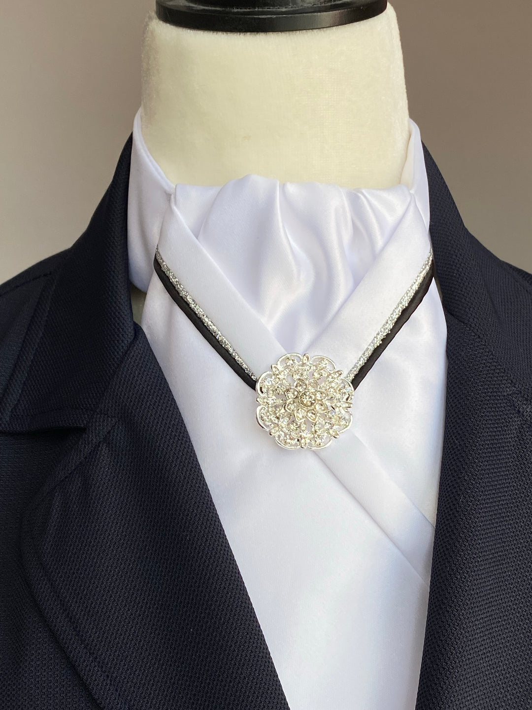 Stock tie black silver