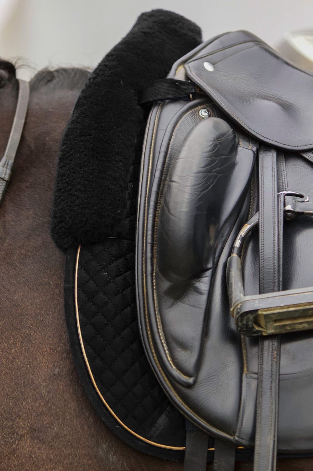 Limited Sheepskin Pad - Black - Leveza